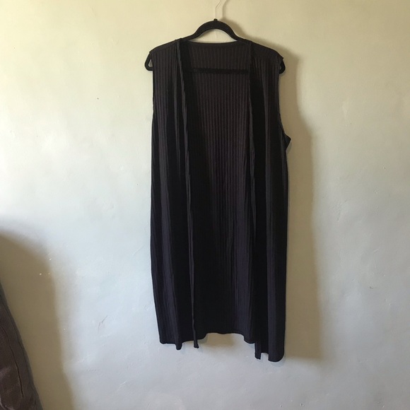 Tops - Long Sleeveless Ribbed Duster Vest in Black